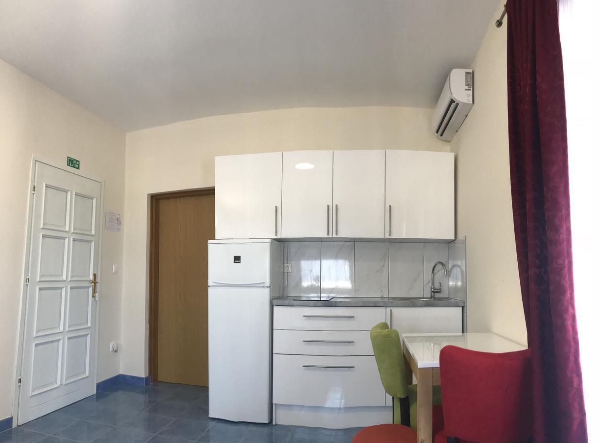 Hotel Livadic & Restaurant Лижнян Экстерьер фото