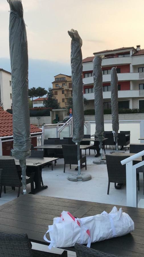 Hotel Livadic & Restaurant Лижнян Экстерьер фото